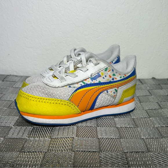 Puma toddler size sneakers - Picture 4 of 9